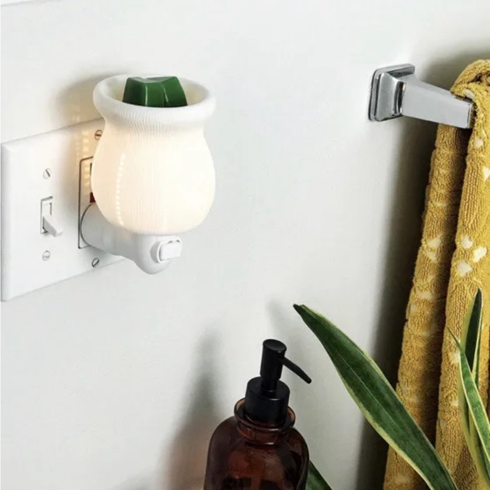Scentsy Mini Wall Warmer (plug-in) Washed Ashore (New in box)
